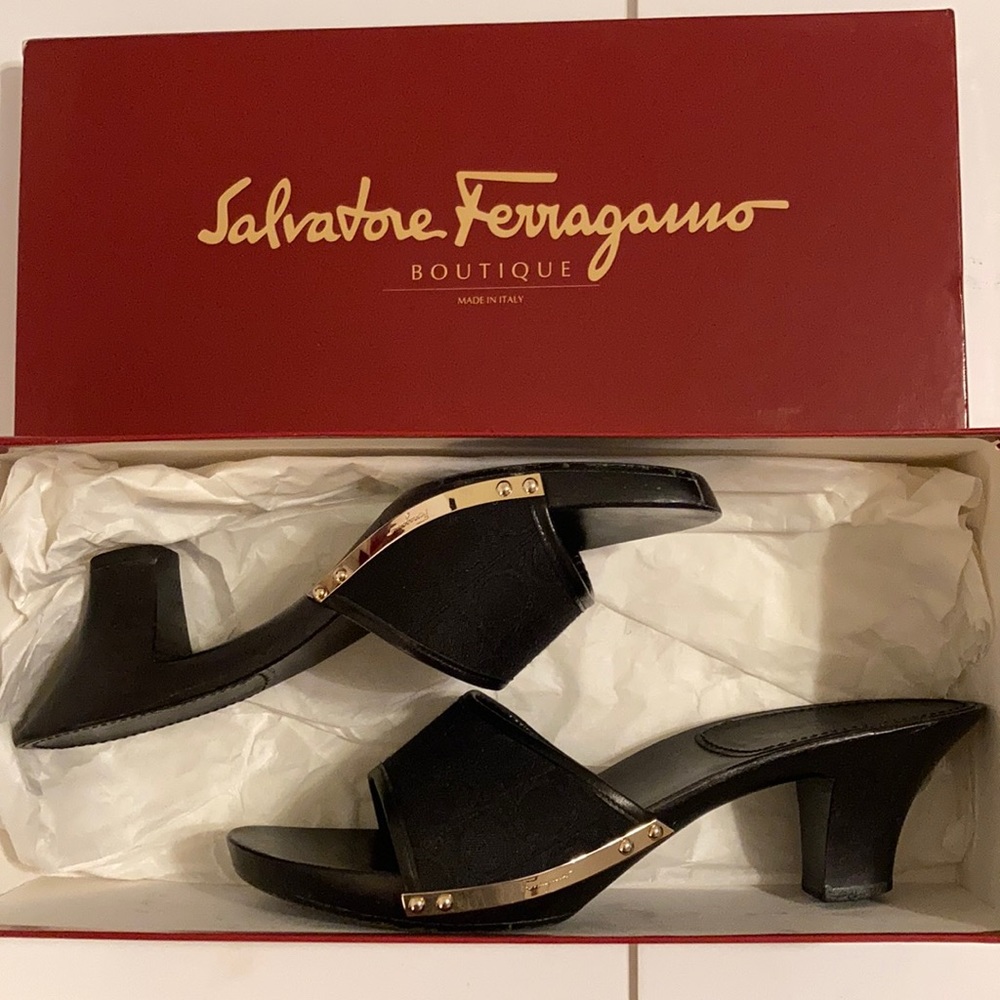 Salvatore Ferragamo Lunes slide on sandals 7.5 B